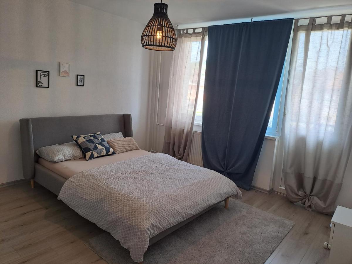 Enjoy Traveling Apartment Tuzla Exterior photo
