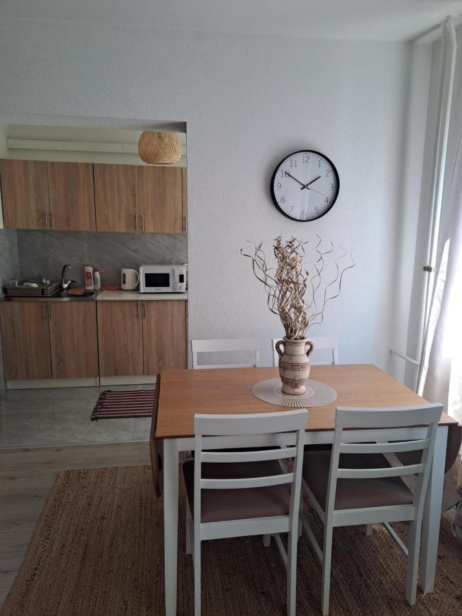 Enjoy Traveling Apartment Tuzla Exterior photo